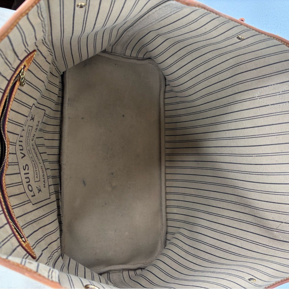 Louis Vuitton Neverfull GM Tote - Picture 6 of 16